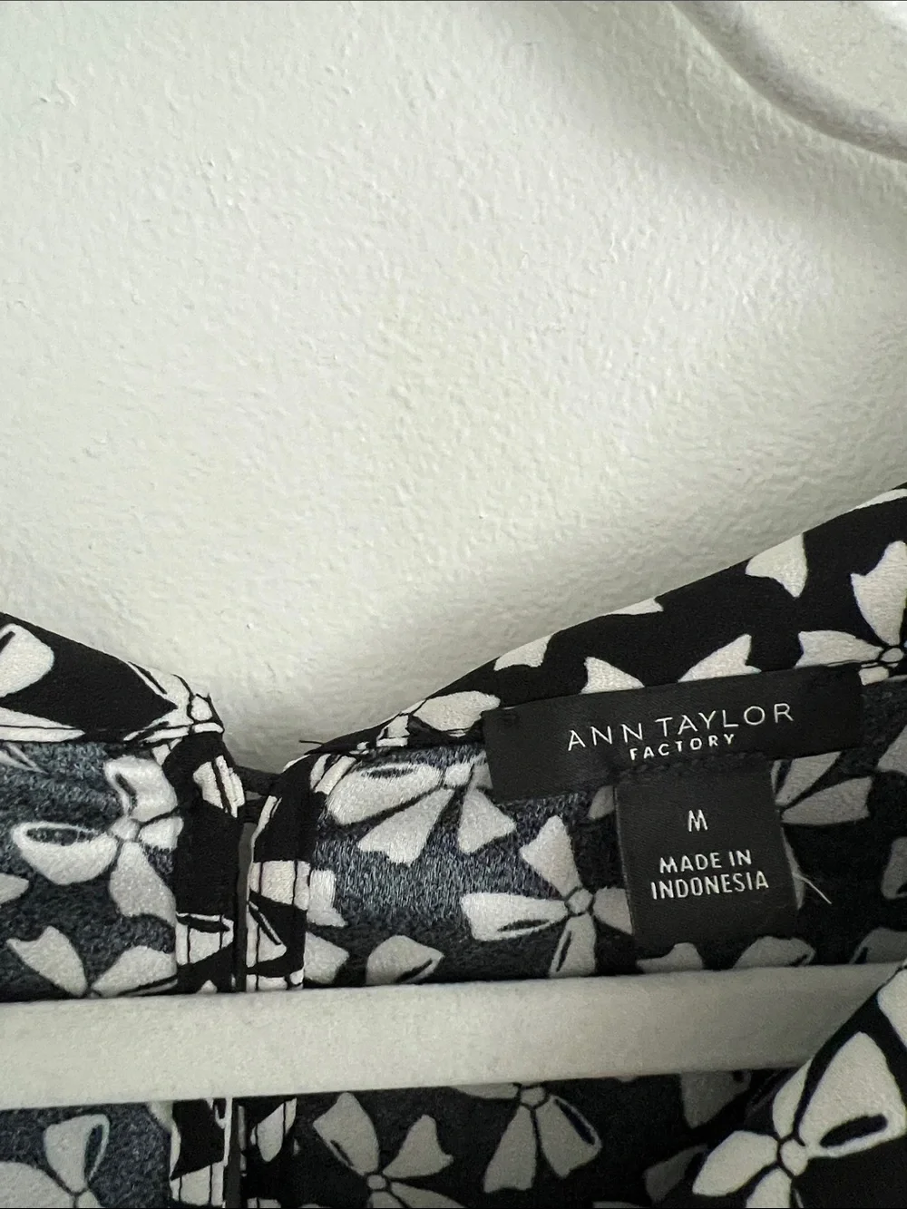 Ann Taylor Black and White Floral-Print Short Sleeve Tee - Picture 5 of 7